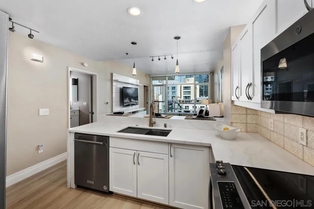 427 9TH #1008 San Diego, CA 92101