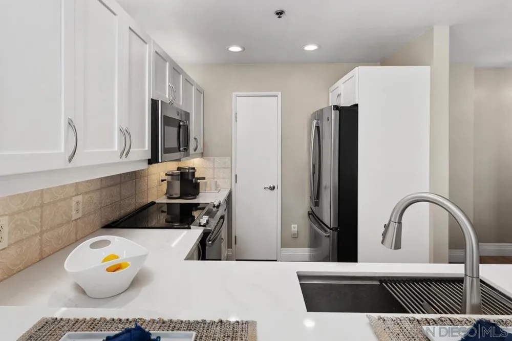 427 9TH #1008 San Diego, CA 92101