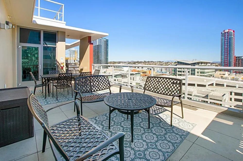 427 9TH #1008 San Diego, CA 92101