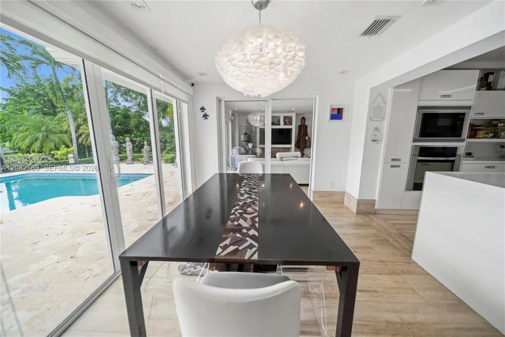 9448 NW 54th Doral Cir Ln Doral, FL 33178