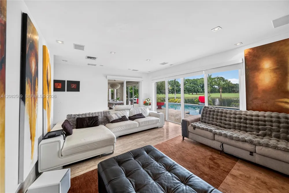 9448 NW 54th Doral Cir Ln Doral, FL 33178
