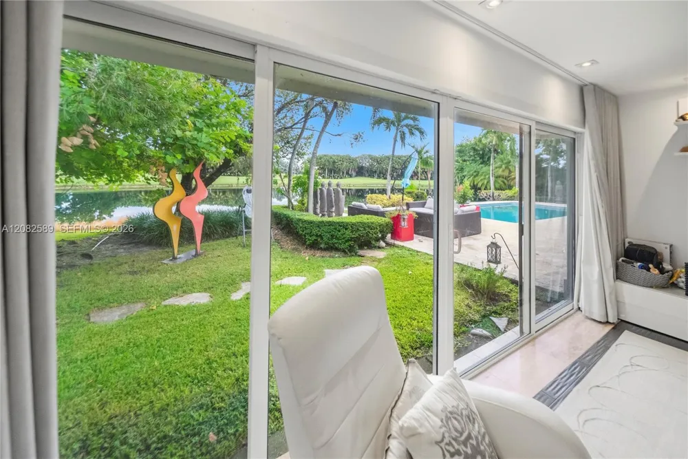 9448 NW 54th Doral Cir Ln Doral, FL 33178