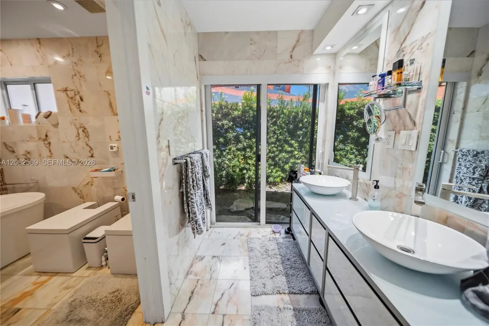 9448 NW 54th Doral Cir Ln Doral, FL 33178