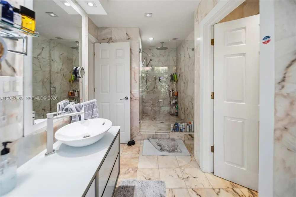 9448 NW 54th Doral Cir Ln Doral, FL 33178