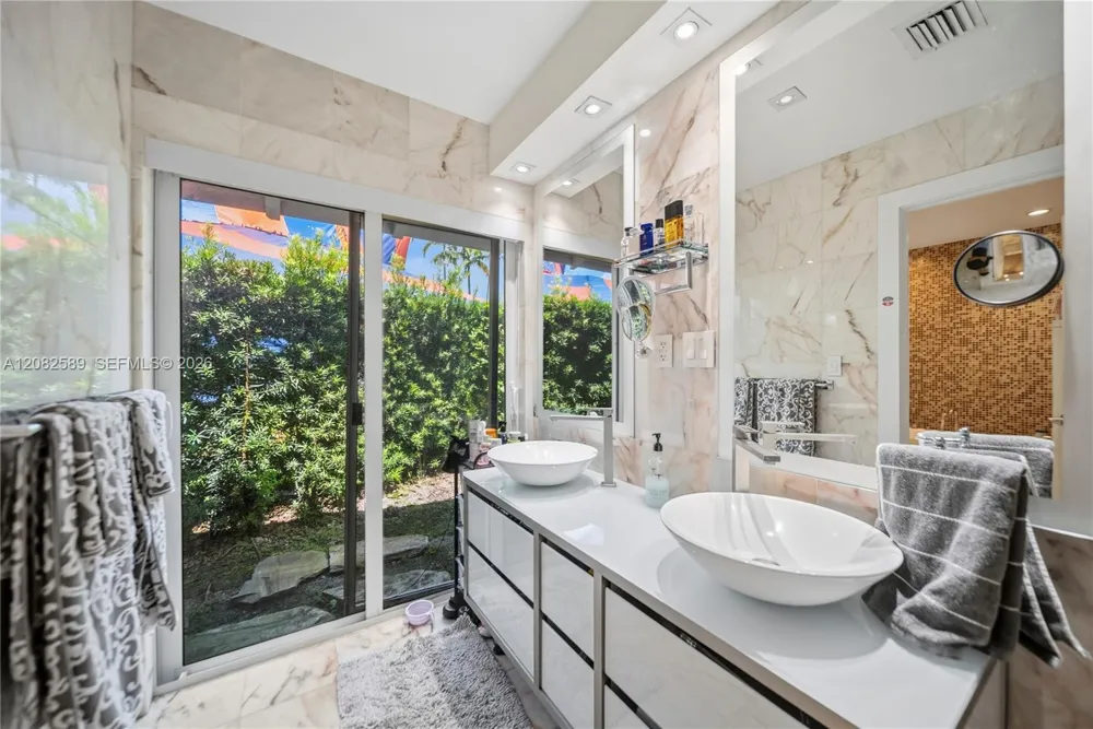 9448 NW 54th Doral Cir Ln Doral, FL 33178