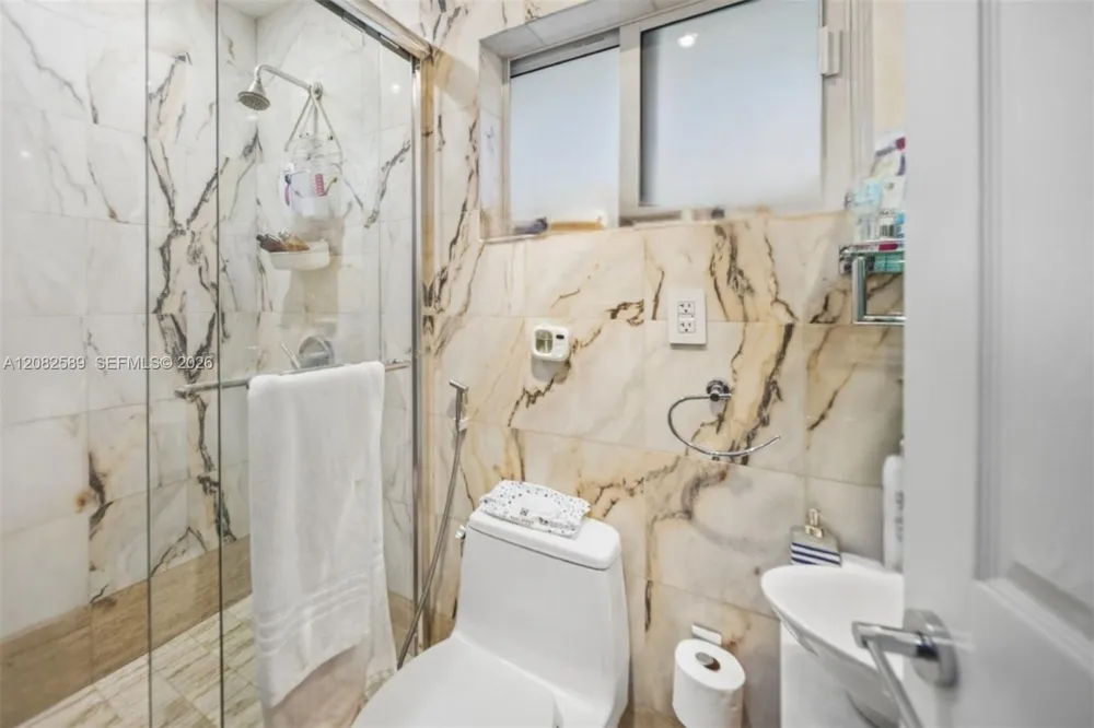 9448 NW 54th Doral Cir Ln Doral, FL 33178