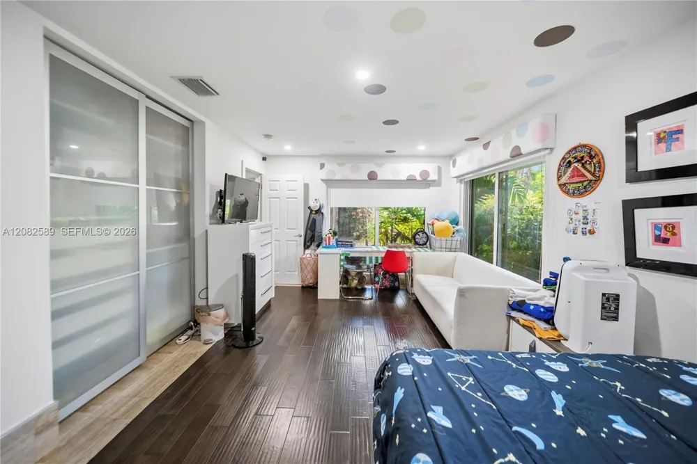 9448 NW 54th Doral Cir Ln Doral, FL 33178