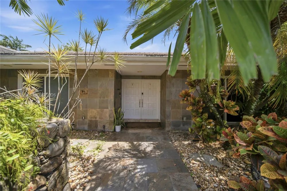 9448 NW 54th Doral Cir Ln Doral, FL 33178
