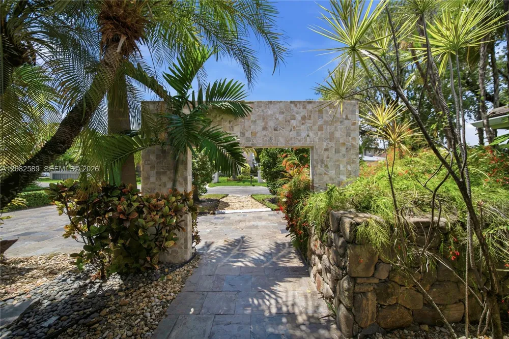 9448 NW 54th Doral Cir Ln Doral, FL 33178
