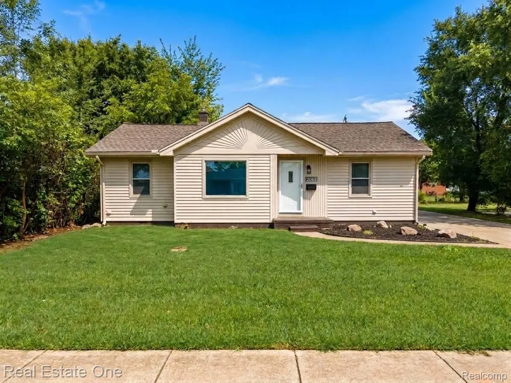 2061 Inkster Road Garden City City, MI 48135
