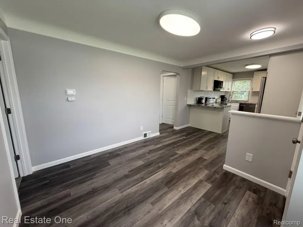 2061 Inkster Road Garden City City, MI 48135