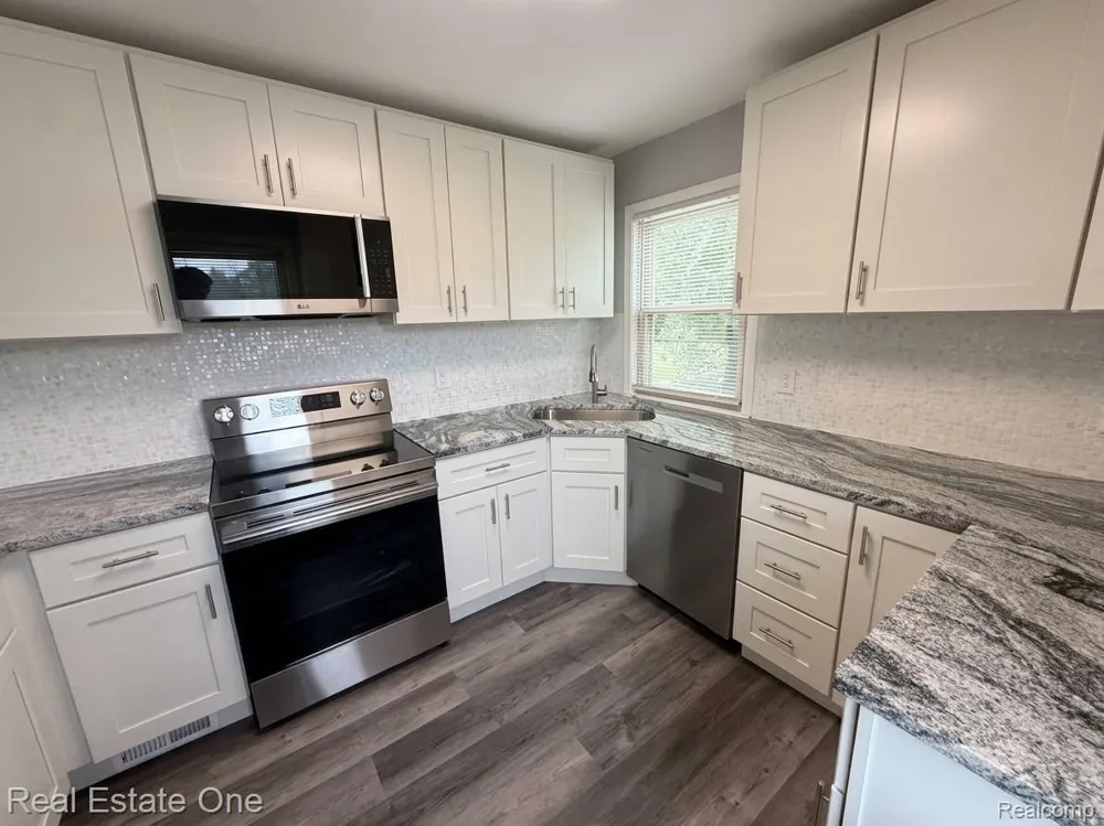 2061 Inkster Road Garden City City, MI 48135