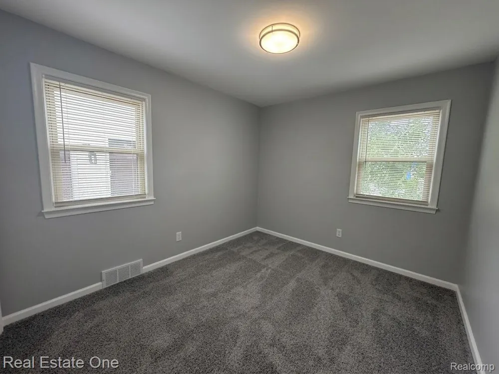 2061 Inkster Road Garden City City, MI 48135