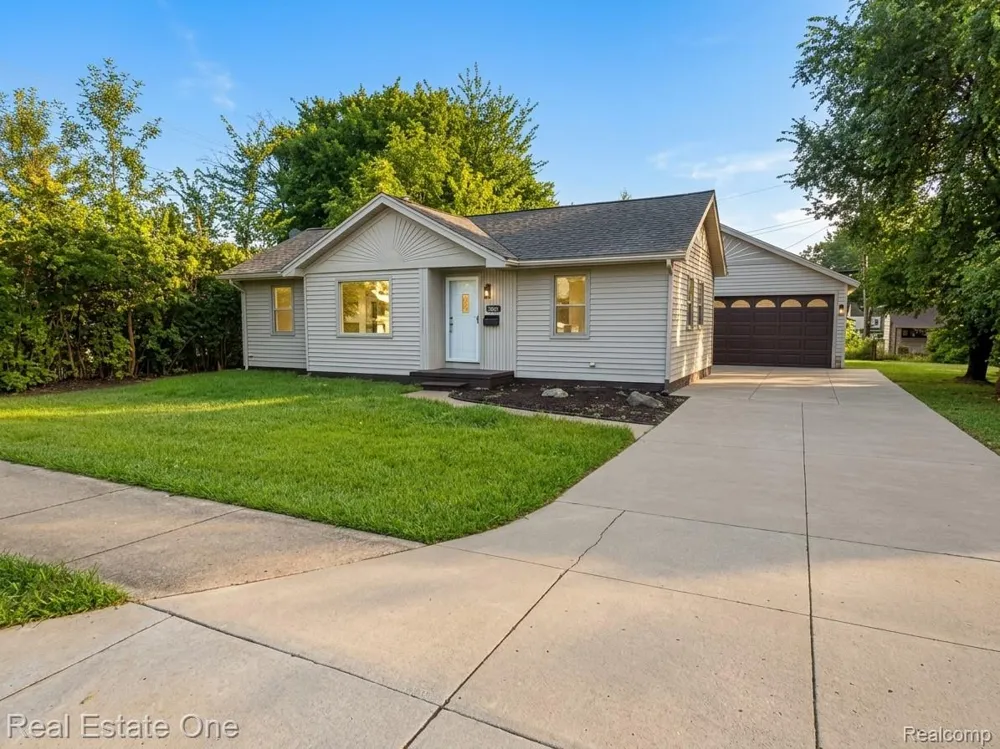 2061 Inkster Road Garden City City, MI 48135