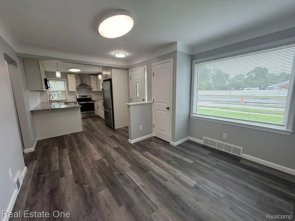 2061 Inkster Road Garden City City, MI 48135