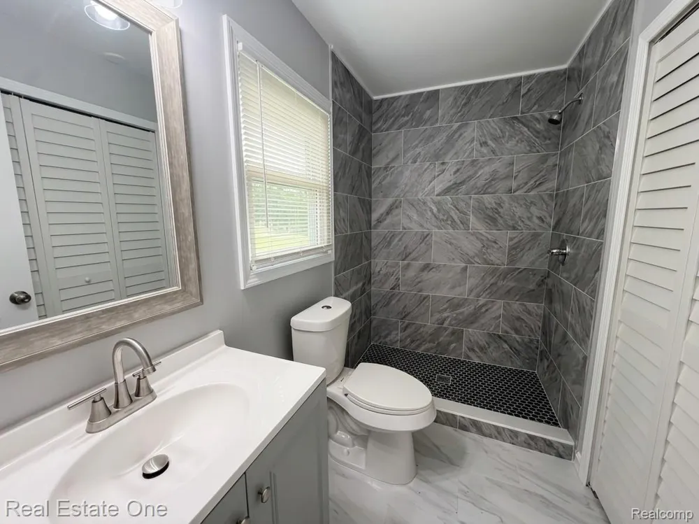2061 Inkster Road Garden City City, MI 48135