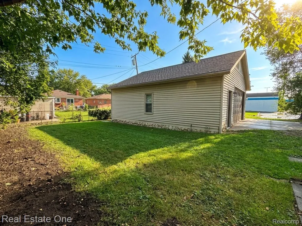 2061 Inkster Road Garden City City, MI 48135