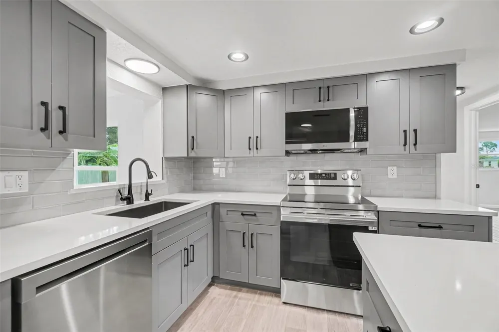 305 SHELL ROAD Venice, FL 34293