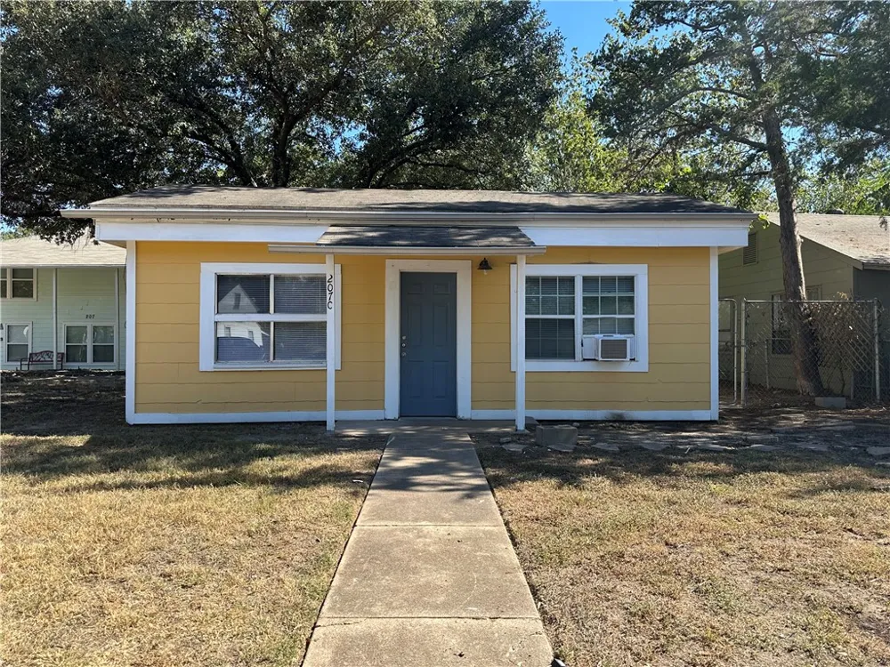 207 Davis #C Bryan, TX 77801