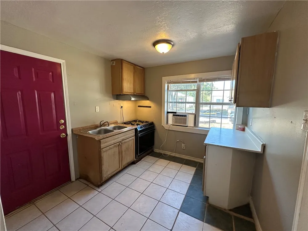 207 Davis #C Bryan, TX 77801