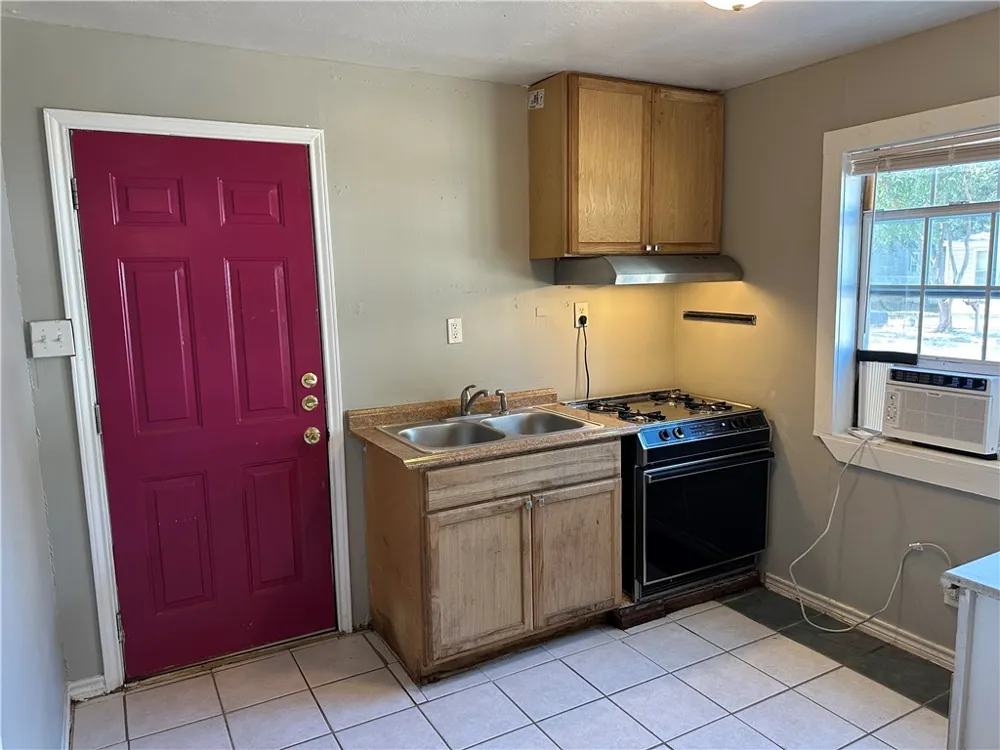 207 Davis #C Bryan, TX 77801