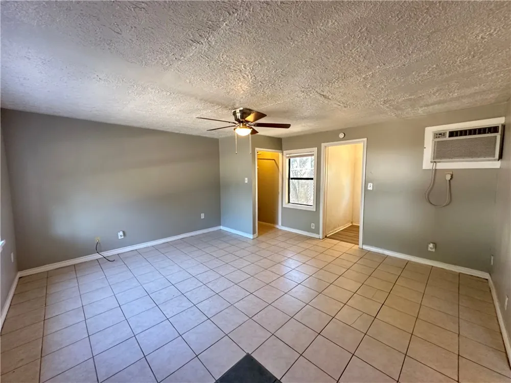 207 Davis #C Bryan, TX 77801