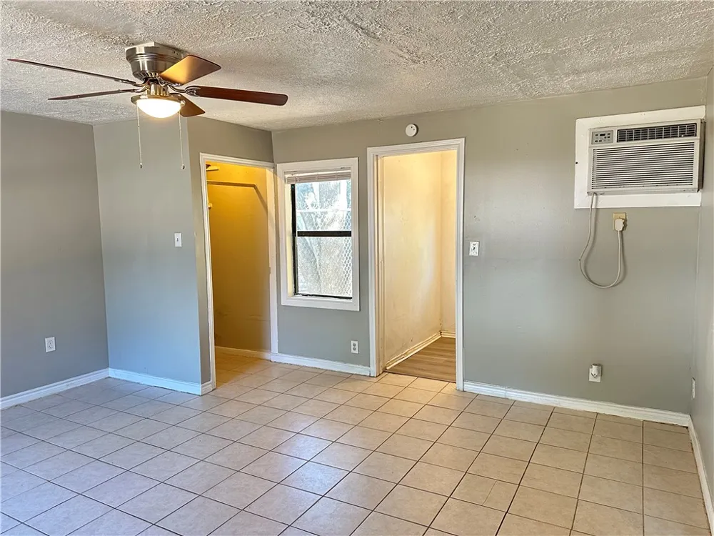 207 Davis #C Bryan, TX 77801
