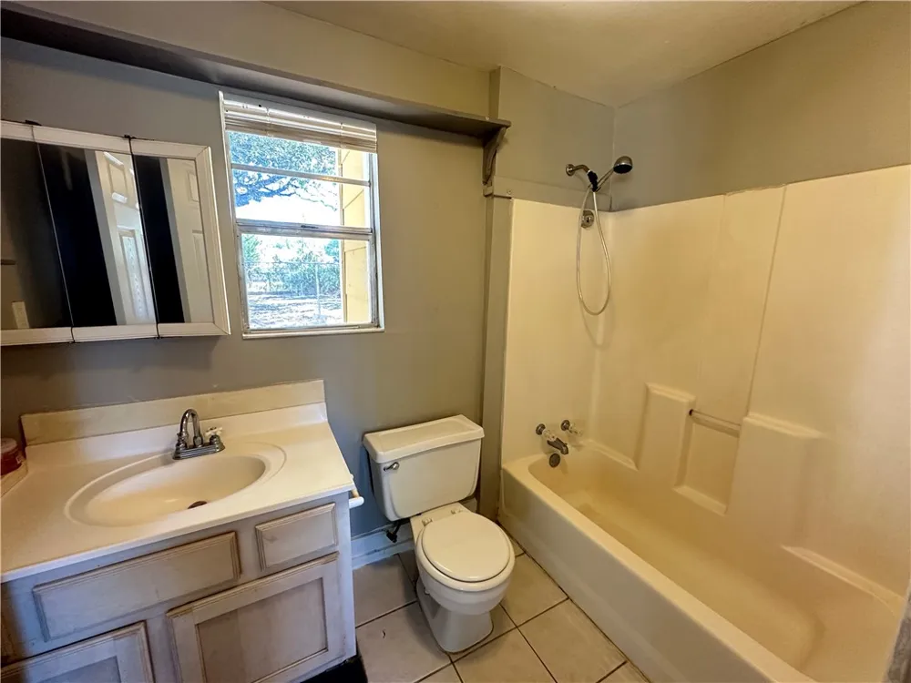 207 Davis #C Bryan, TX 77801