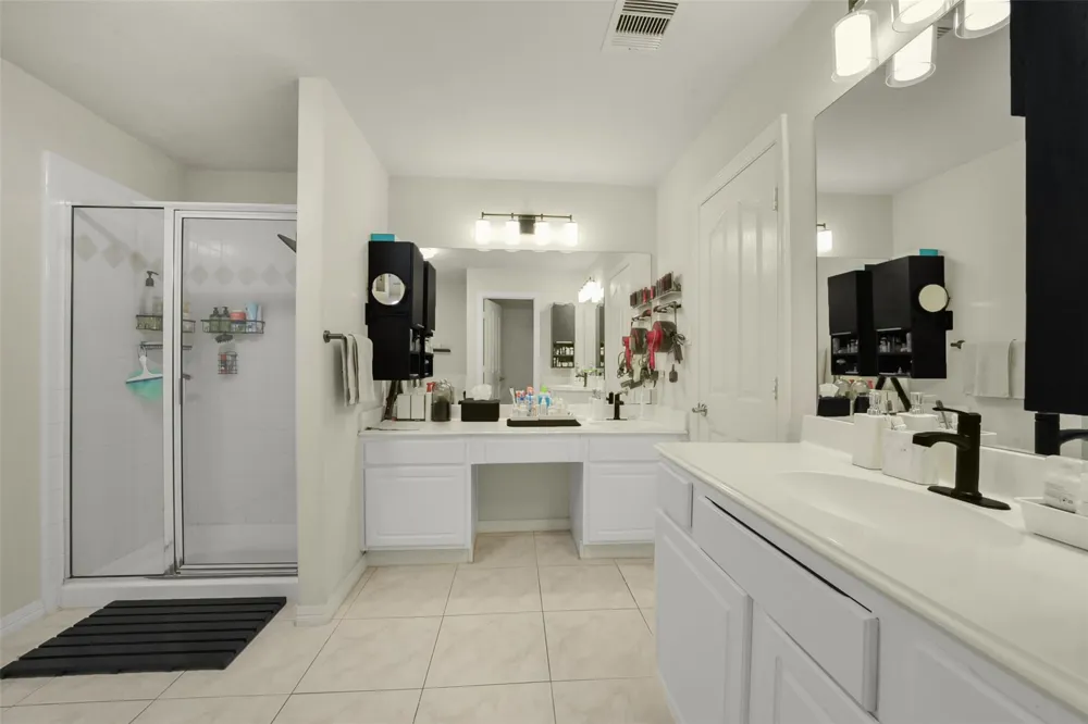 7539 S Linpar Court Houston, TX 77040