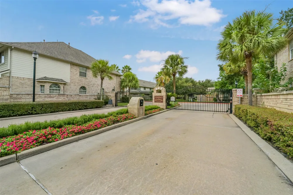 7539 S Linpar Court Houston, TX 77040
