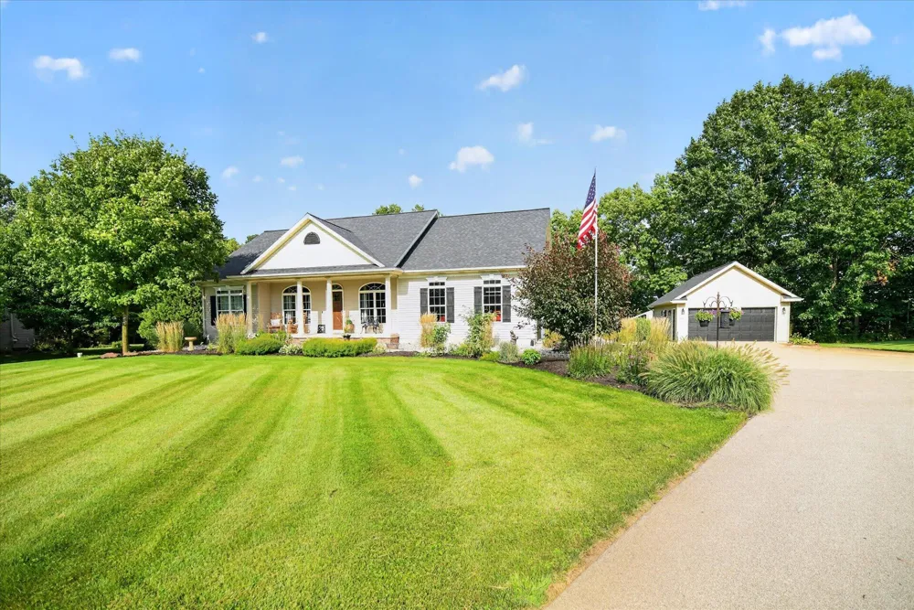 8536 Carriage Lane Portland, MI 48875