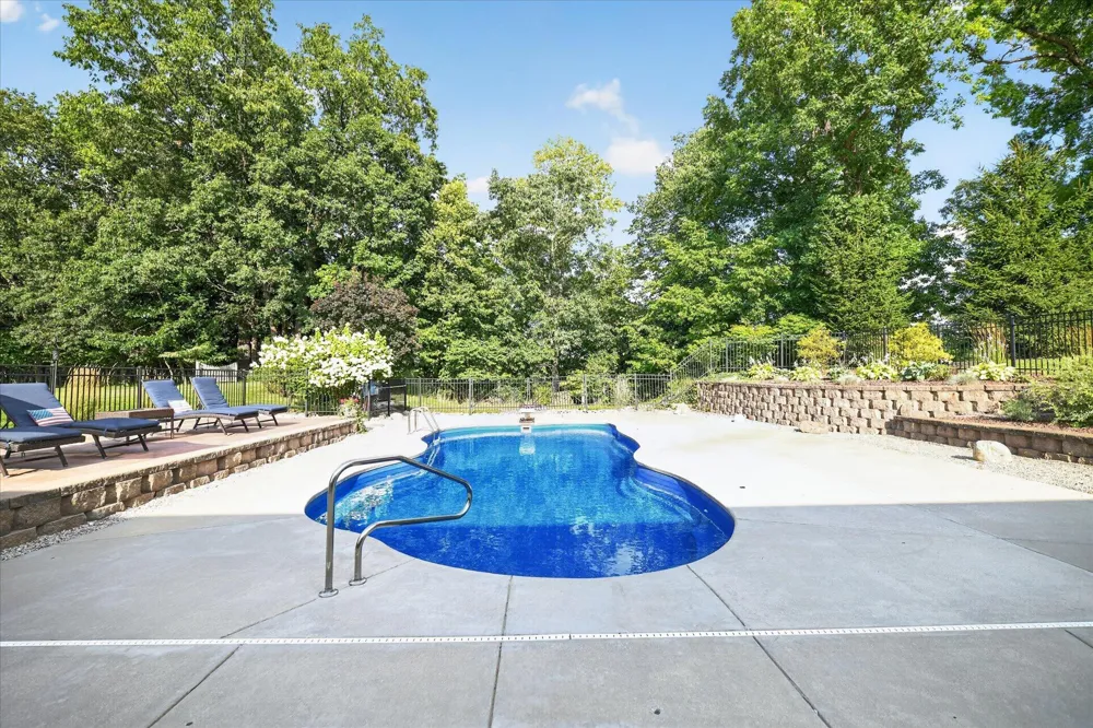 8536 Carriage Lane Portland, MI 48875