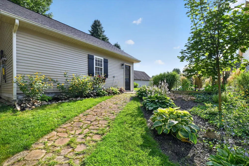 8536 Carriage Lane Portland, MI 48875