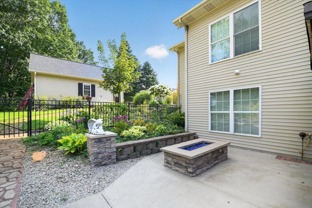 8536 Carriage Lane Portland, MI 48875