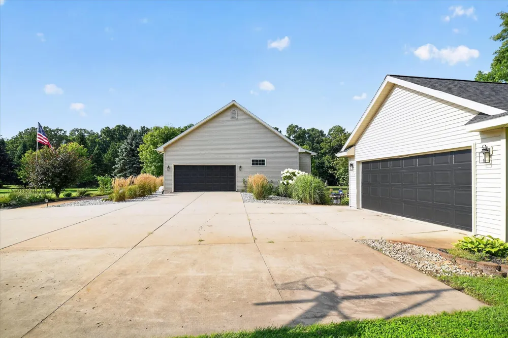 8536 Carriage Lane Portland, MI 48875