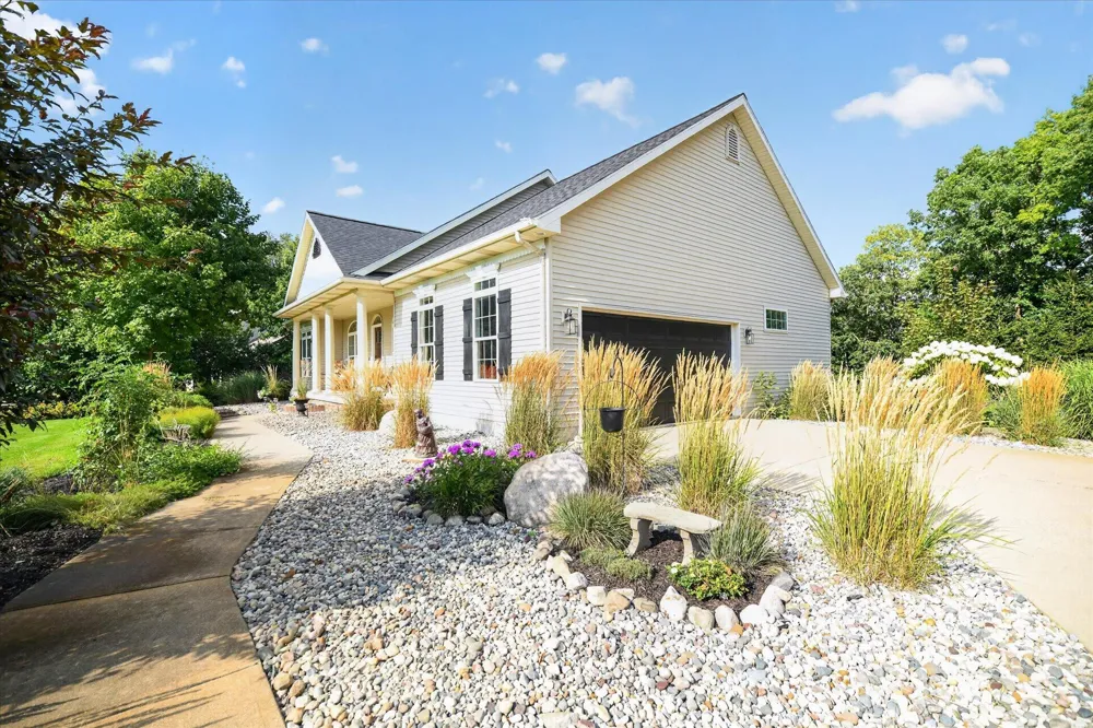 8536 Carriage Lane Portland, MI 48875
