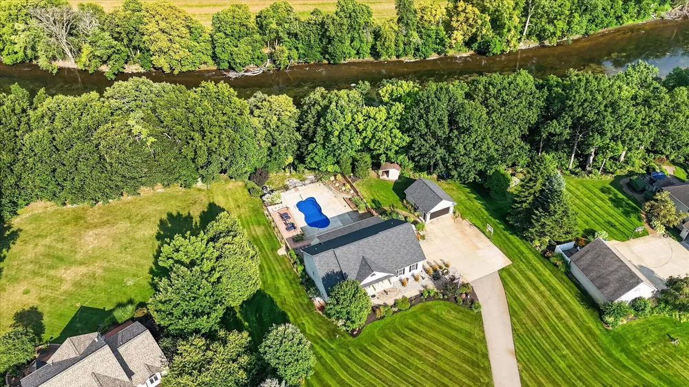 8536 Carriage Lane Portland, MI 48875