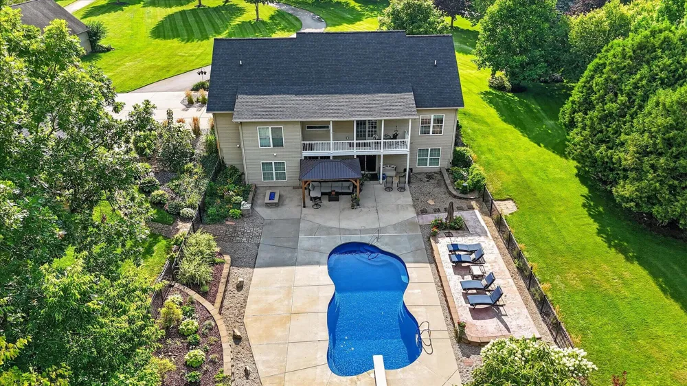 8536 Carriage Lane Portland, MI 48875