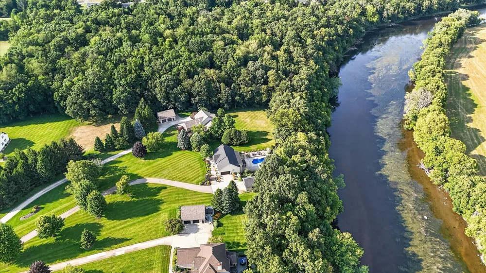 8536 Carriage Lane Portland, MI 48875