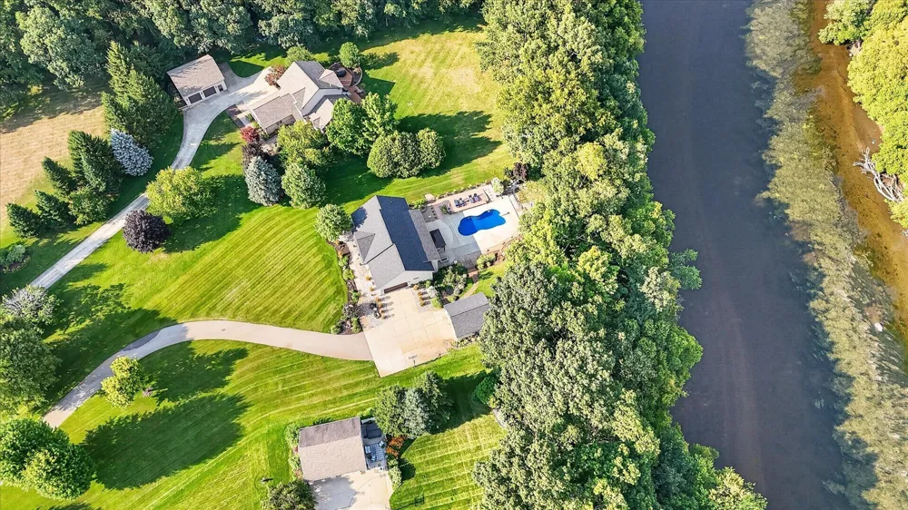 8536 Carriage Lane Portland, MI 48875
