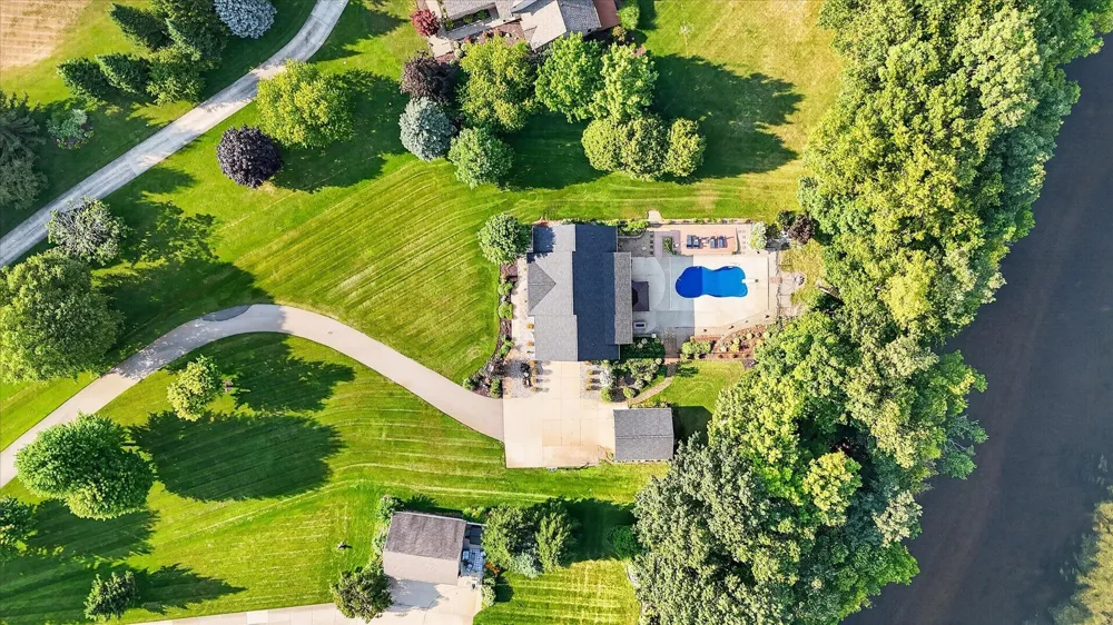 8536 Carriage Lane Portland, MI 48875