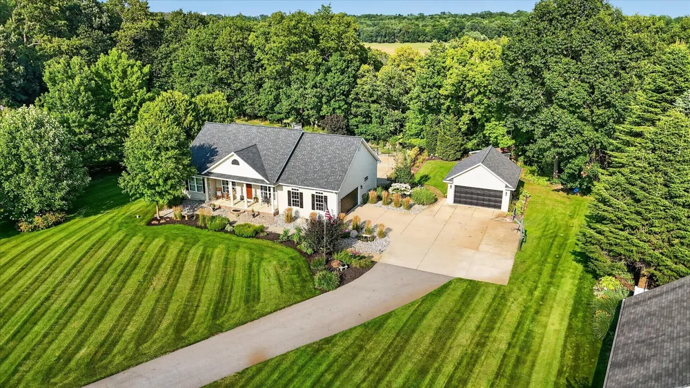 8536 Carriage Lane Portland, MI 48875