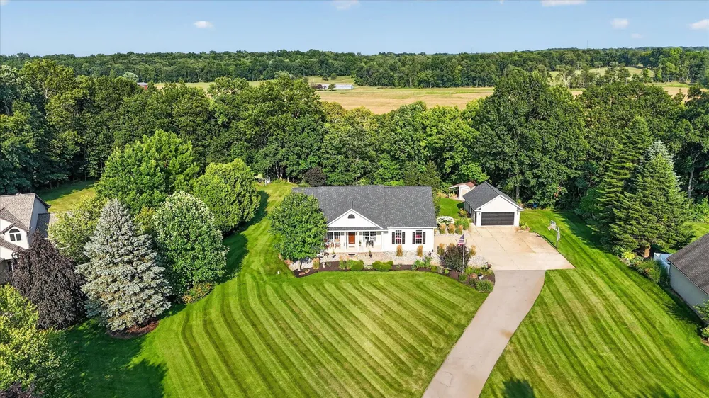 8536 Carriage Lane Portland, MI 48875