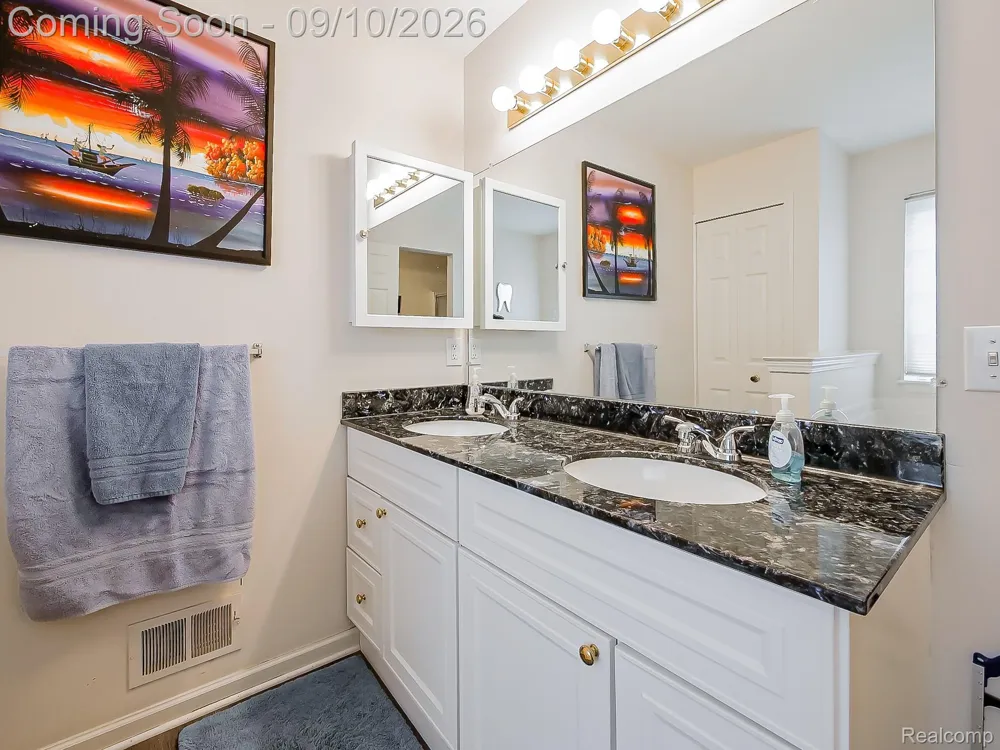 2030 Orchard Court West Bloomfield Charter Township, MI 48324