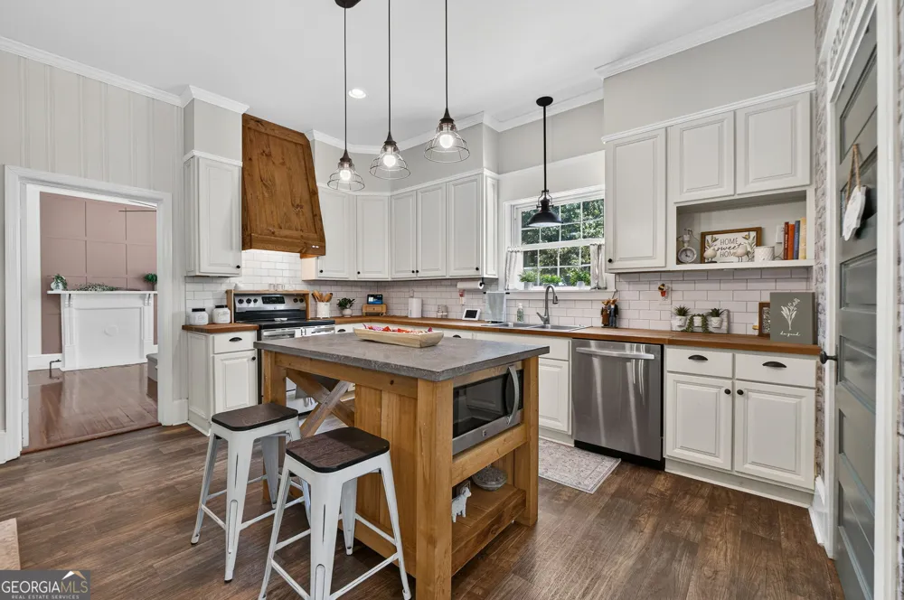 35 Combs ST Locust Grove, GA 30248