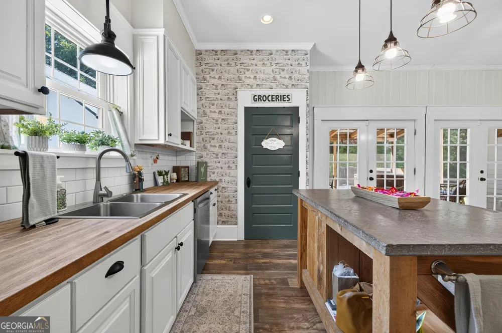 35 Combs ST Locust Grove, GA 30248
