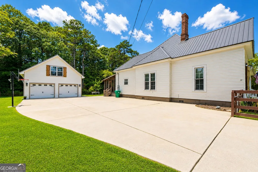 35 Combs ST Locust Grove, GA 30248