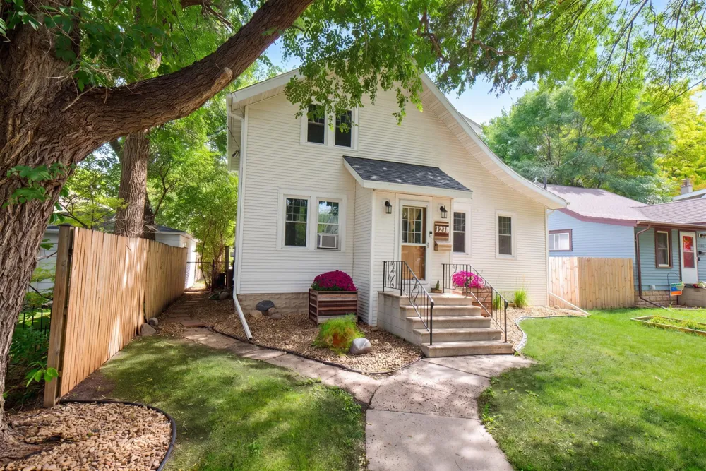 1210 13 1/2 STREET S Fargo, ND 58103