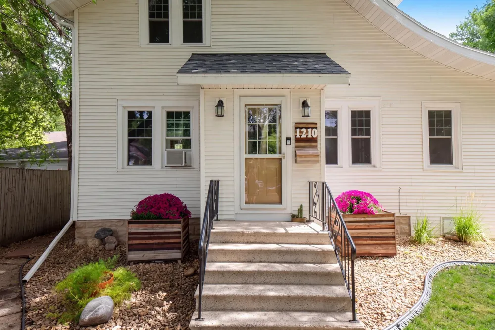 1210 13 1/2 STREET S Fargo, ND 58103