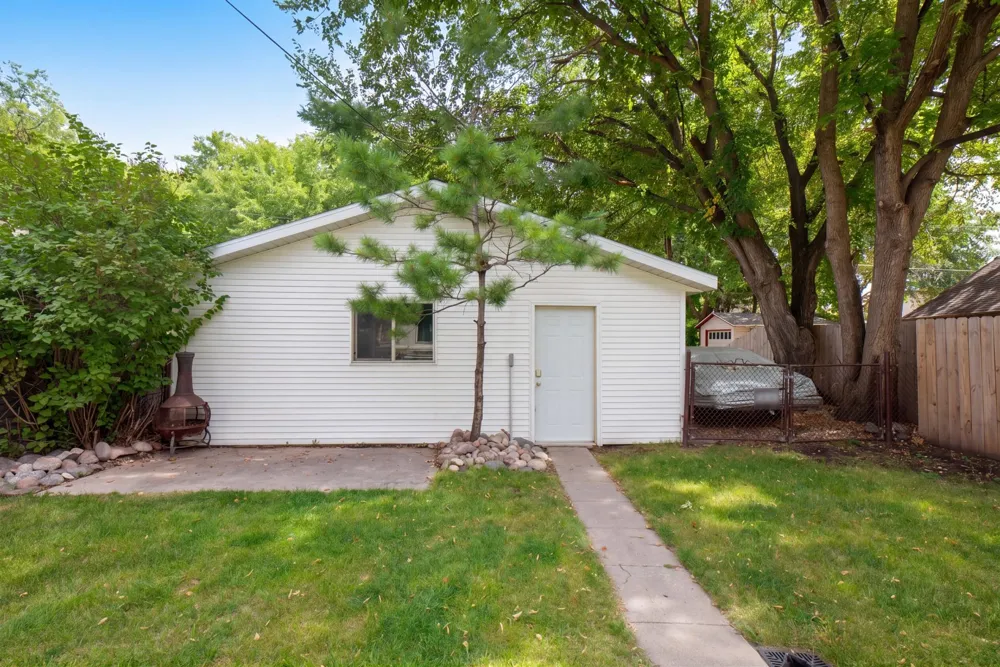 1210 13 1/2 STREET S Fargo, ND 58103